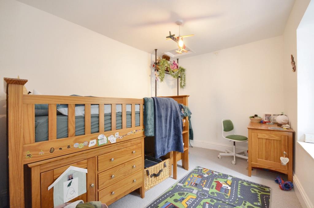 Lot: 53 - CHARACTER TERRACED TWO-BEDROOM COTTAGE - Bedroom two